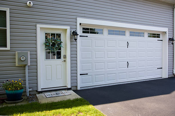 24/7 Emergency Garage Door Panel Replacement experts in Titus County County, TX